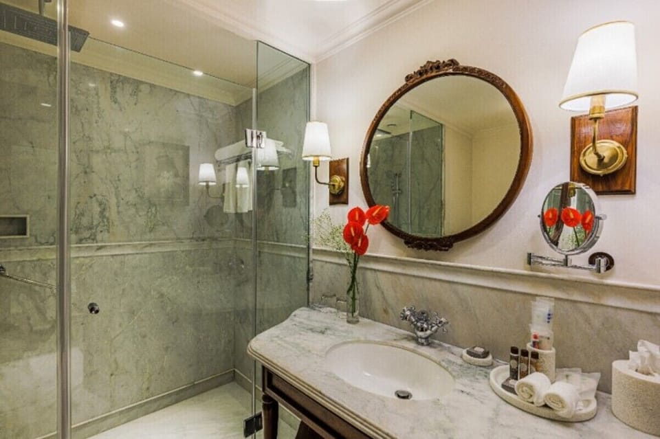 Shower, free toiletries, hair dryer, bathrobes
