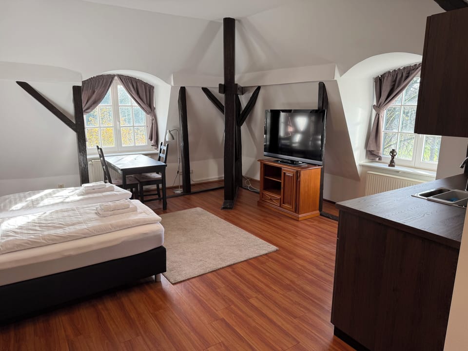 Double Room | Individually decorated, individually furnished, blackout drapes
