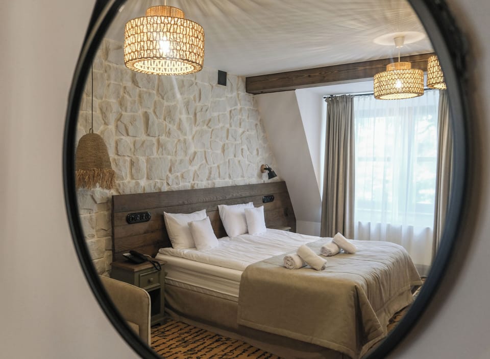 Deluxe Room | Premium bedding, laptop workspace, blackout drapes, free WiFi
