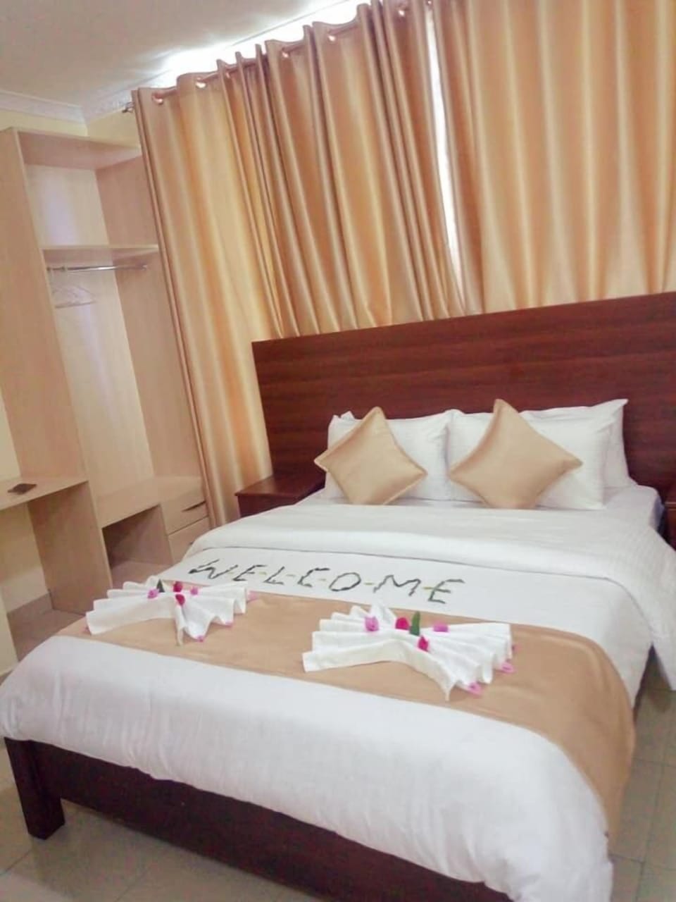 Deluxe Room | Soundproofing, iron/ironing board, free WiFi, bed sheets