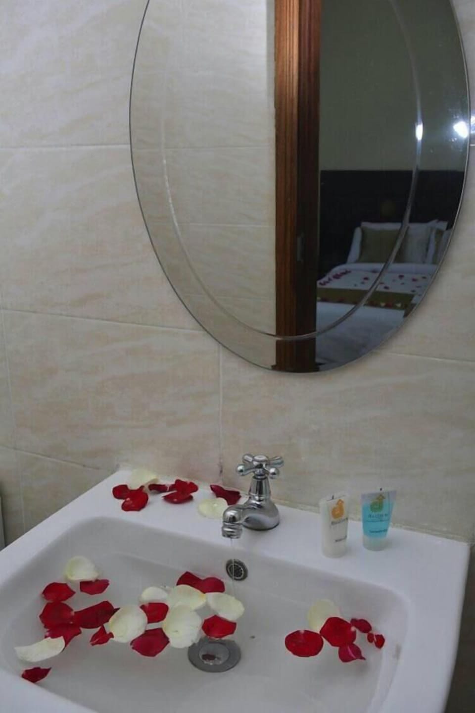 Twin Room | Bathroom sink