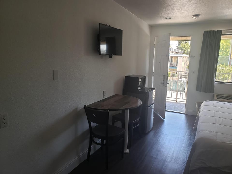 Desk, free WiFi, bed sheets, wheelchair access