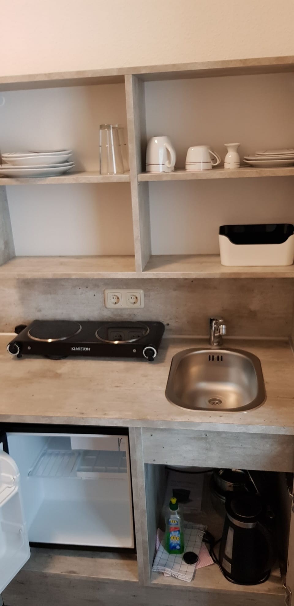 Comfort Twin Room, Shared Bathroom | Private kitchen | Fridge, coffee/tea maker, electric kettle, cookware/dishes/utensils