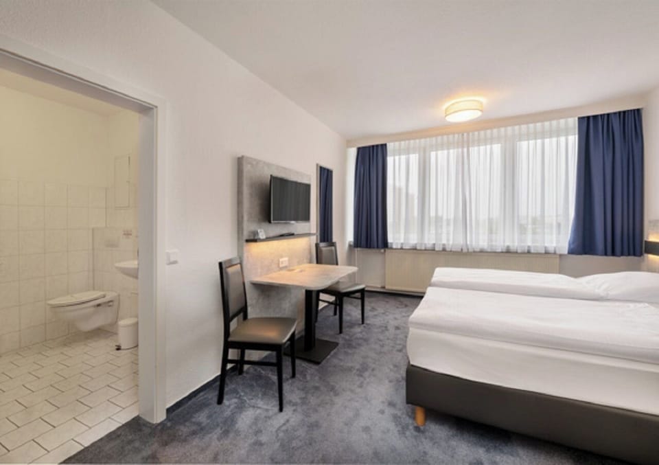 Standard Twin Room | Laptop workspace, iron/ironing board, free WiFi, bed sheets