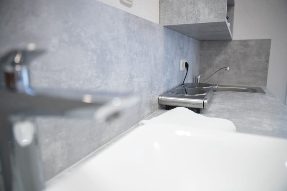 Comfort Twin Room, Shared Bathroom | Private kitchen | Fridge, coffee/tea maker, electric kettle, cookware/dishes/utensils