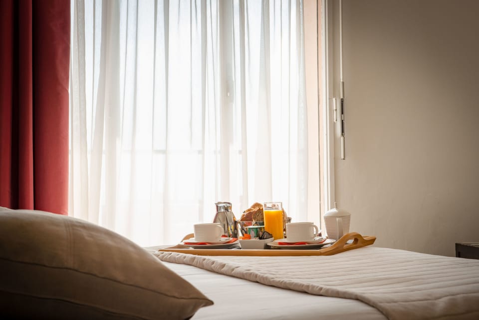 Comfort Double Room | Room service - dining