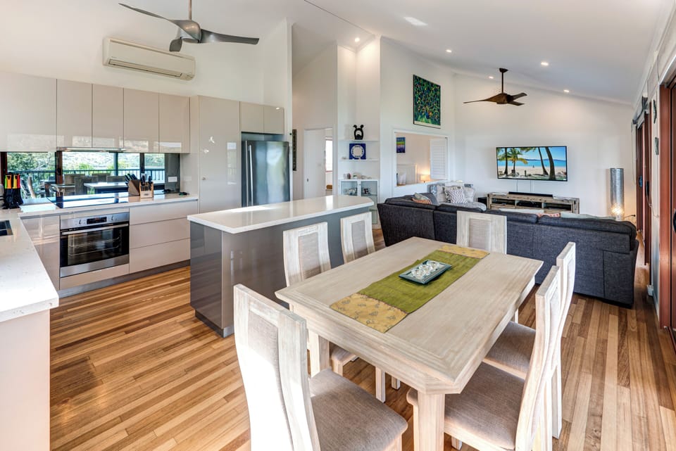House, 2 Bedrooms, Non Smoking | Private kitchen | Fridge, microwave, oven, stovetop