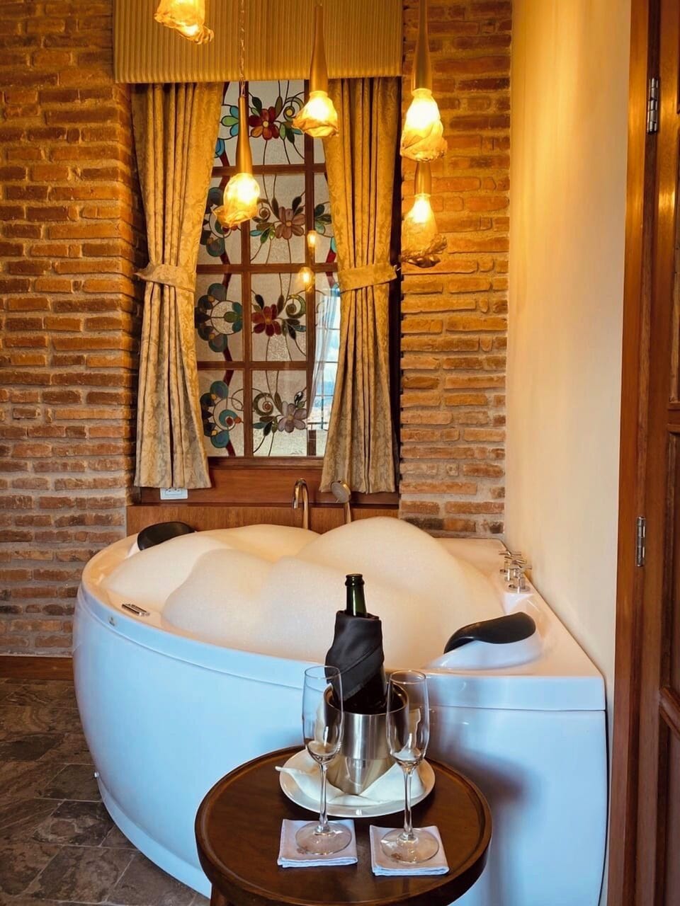 Luxury Room, 1 King Bed, City View | Private spa tub