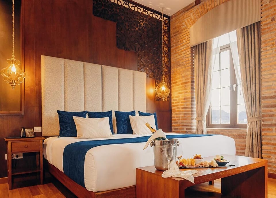 Luxury Room, 1 King Bed, City View | Egyptian cotton sheets, premium bedding, down comforters, minibar