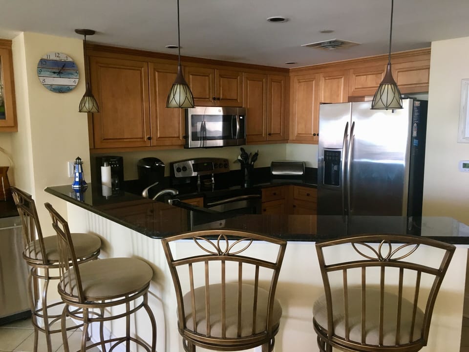 Upgraded kitchen with maple cabinets, stainless steel appliances, granite top