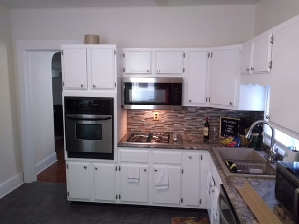 Nicely outfitted Kitchen for The Entire Family. Enjoy the Stainless Appliances! 