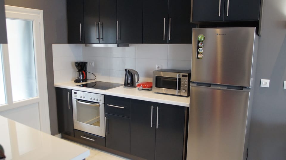 Fully equipped kitchen.