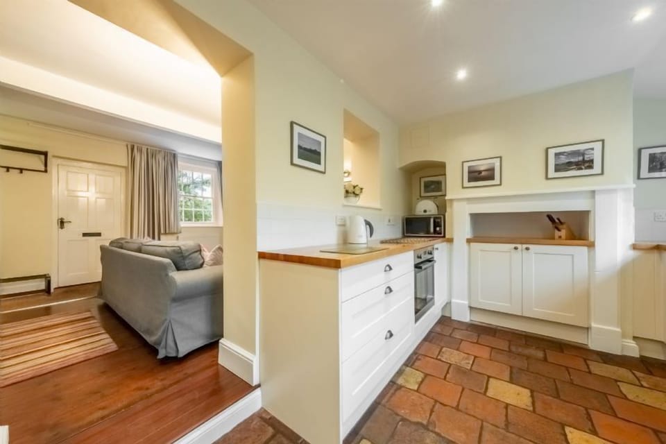 Ground floor: Well-equipped kitchen