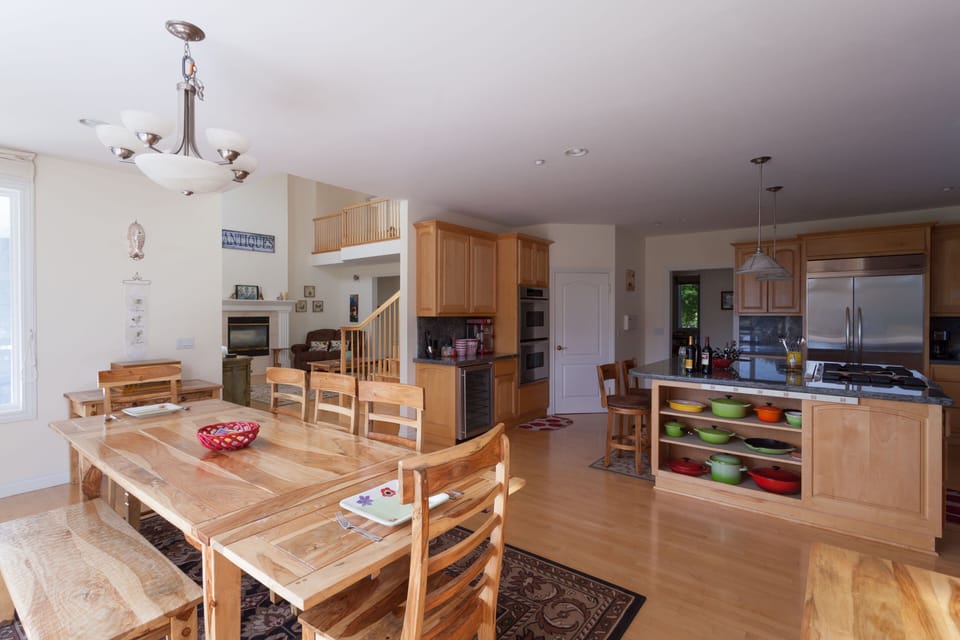 Another view of the kitchen