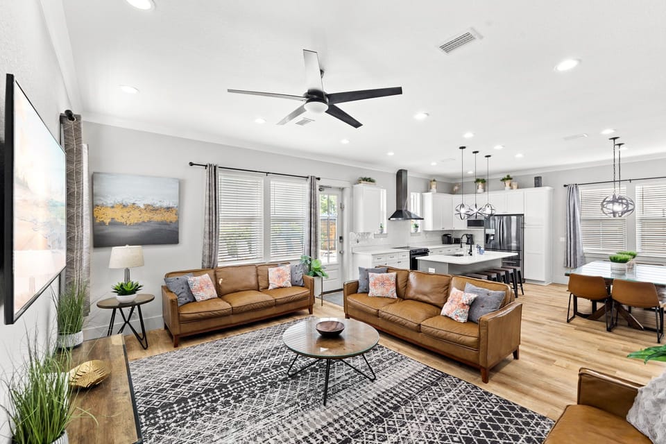 Open floor concept that is perfect for large groups.
