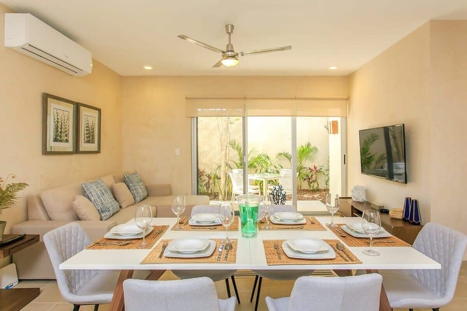Dining table for 6 & direct access to garden patio