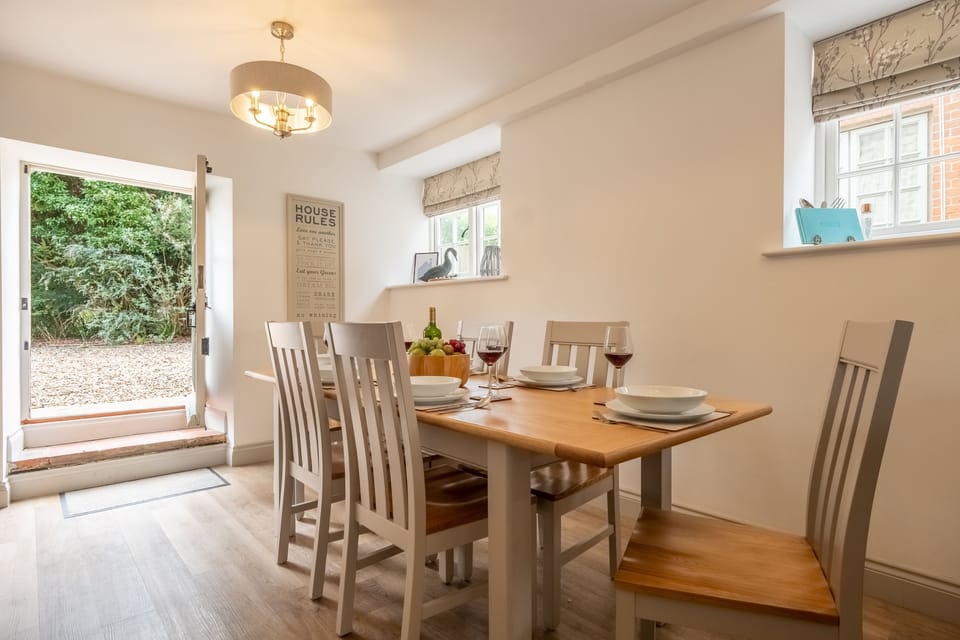 Ground floor: Open plan dining area with seating for six people