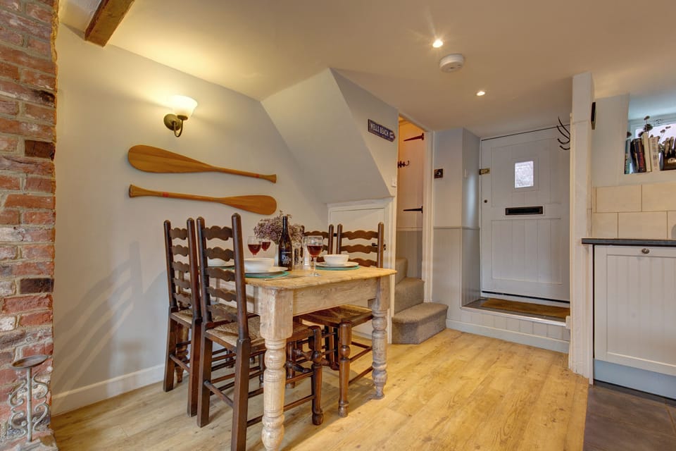 Ground floor: Dining area and kitchen