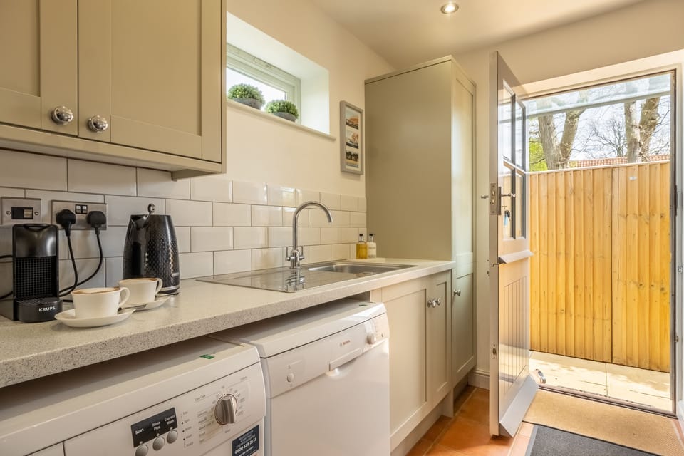 Kitchen with access to the garden