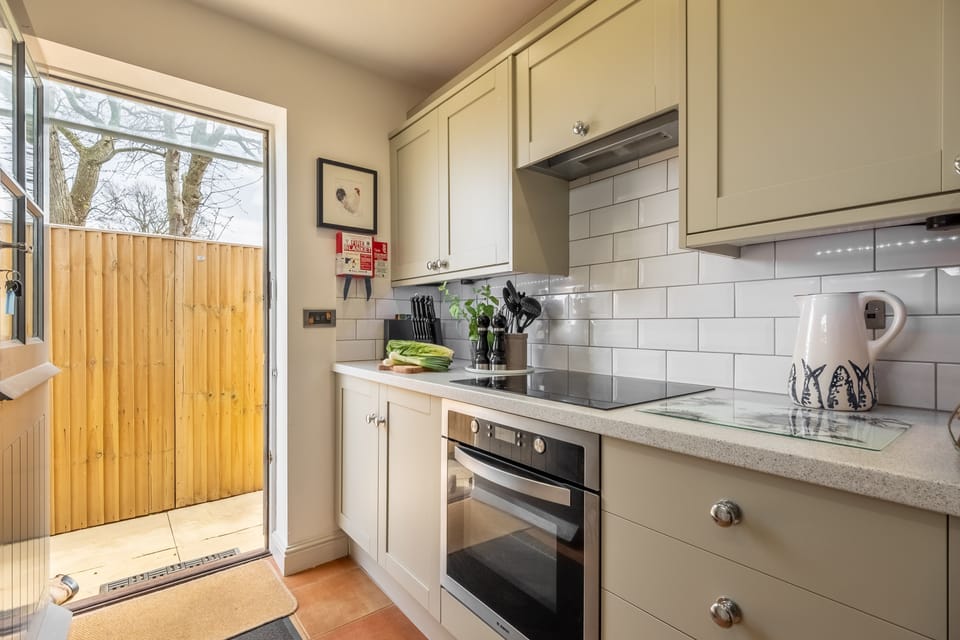 Kitchen with access to the garden