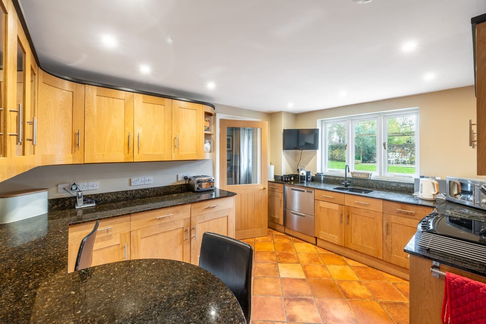Ground floor: Contemporary kitchen with breakfast bar