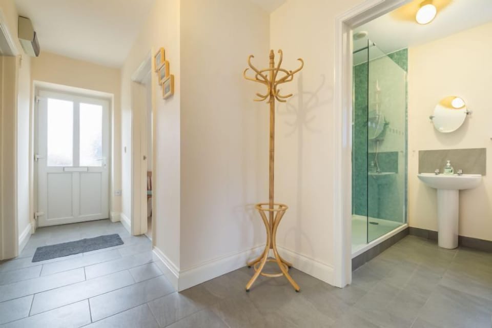 Ground floor: Hallway and shower room