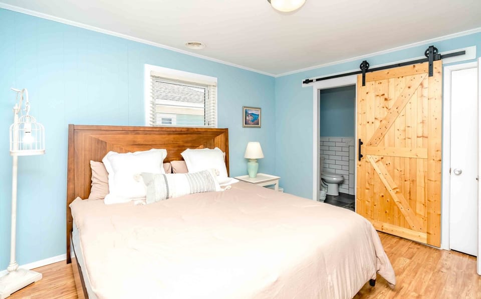 South Front Bedroom - King