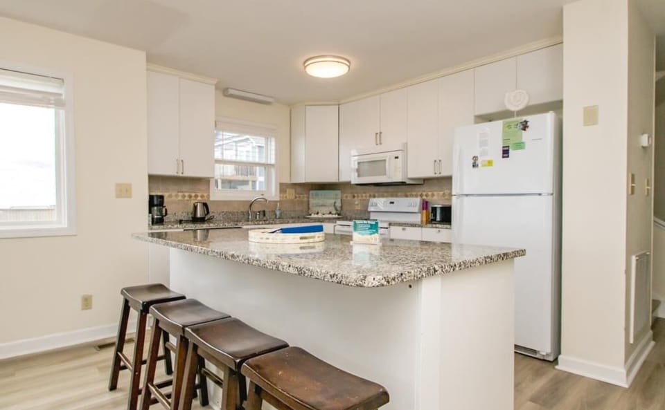 Kitchen with Eat-in Seating