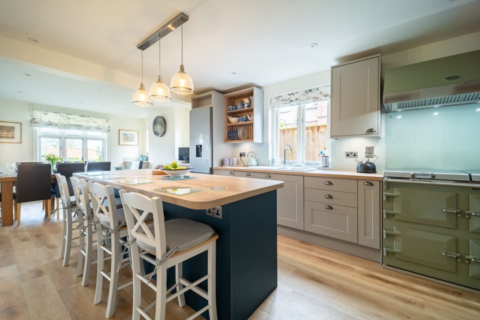 Grove House, Wells-next-the-Sea: Open plan kitchen/dining space with Everhot oven