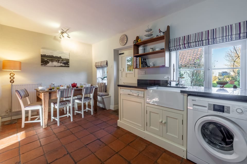 Ground floor: Kitchen with dining area