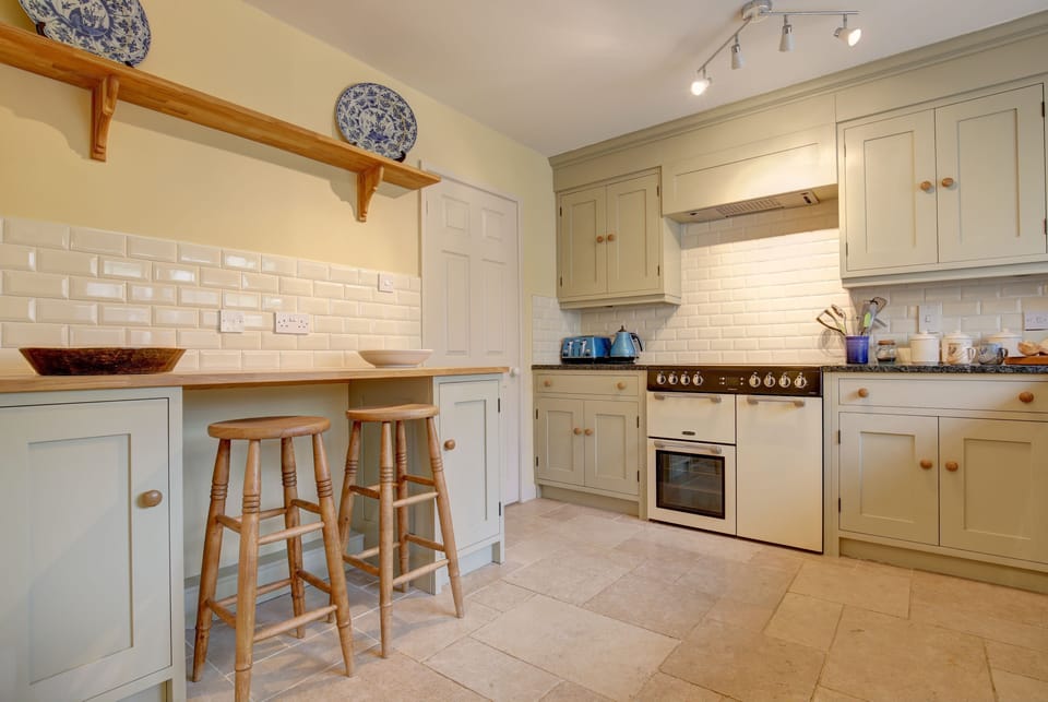 Ground floor: Lovely country kitchen