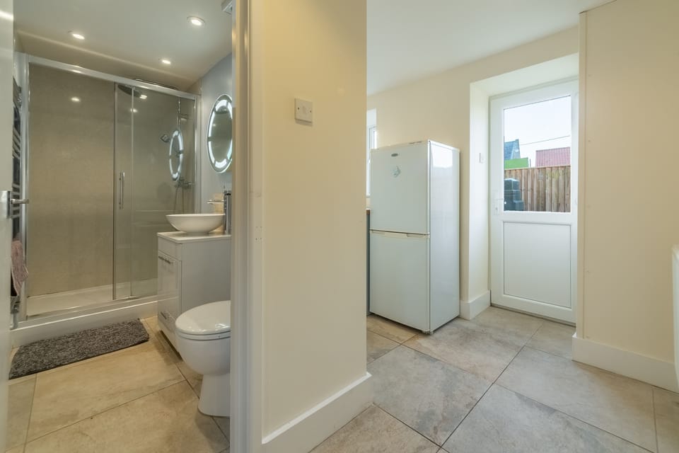 Ground floor: Shower room with rainfall shower