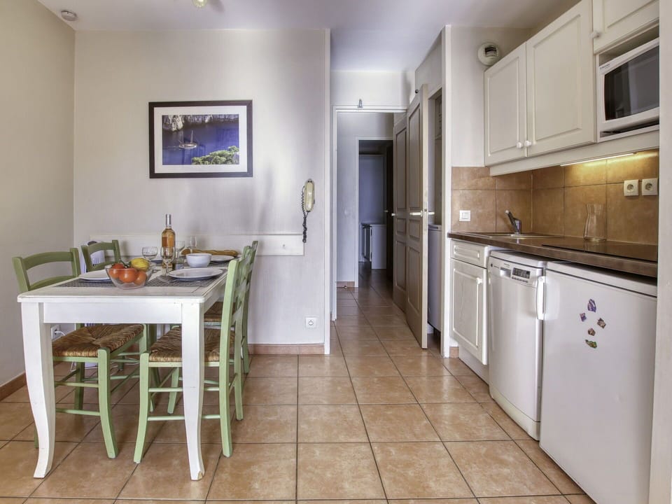 Cabinetry, Property, Furniture, Picture Frame, Countertop, Table, Wood, Interior Design, Flooring, Floor