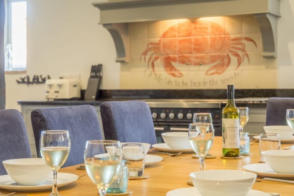 Ground  floor: Sociable dining area