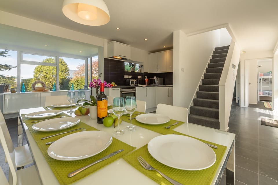 Ongar Lodge, Old Hunstanton: Stylish dining area