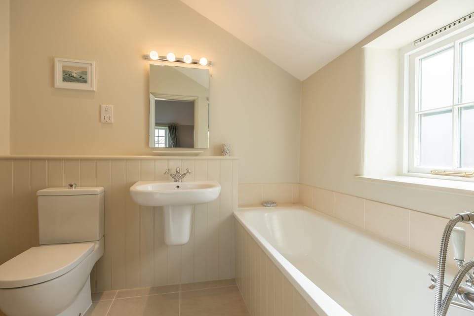 First floor: En-suite  bathroom