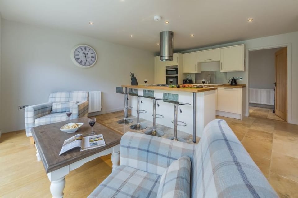 Ground floor: Kitchen with island and bar stools