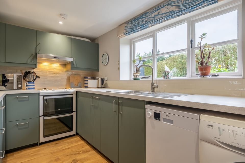 Ground floor: Well-equipped kitchen
