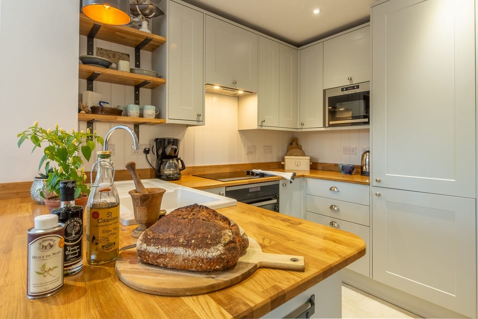 Barnwell Cottage, Holme-next-the-Sea: Modern well-equipped kitchen