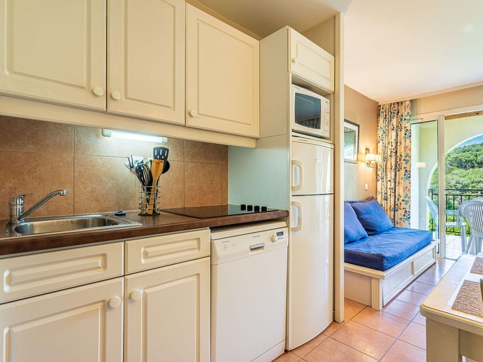 Interior Design, Major Appliance, Apartment, Kitchen, Countertop, Home Appliance, Wood Stain, Kitchen Appliance, Cabinetry