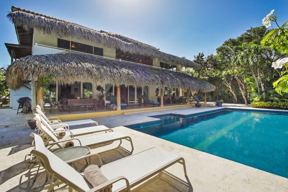 Los Ensueños: private pool area