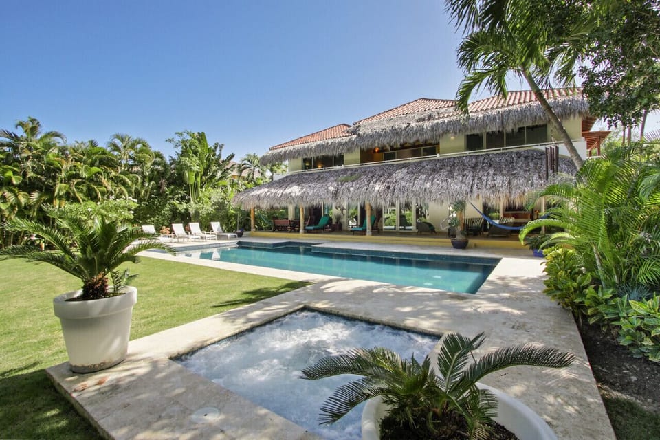 Los Ensueños: Jacuzzi and pool