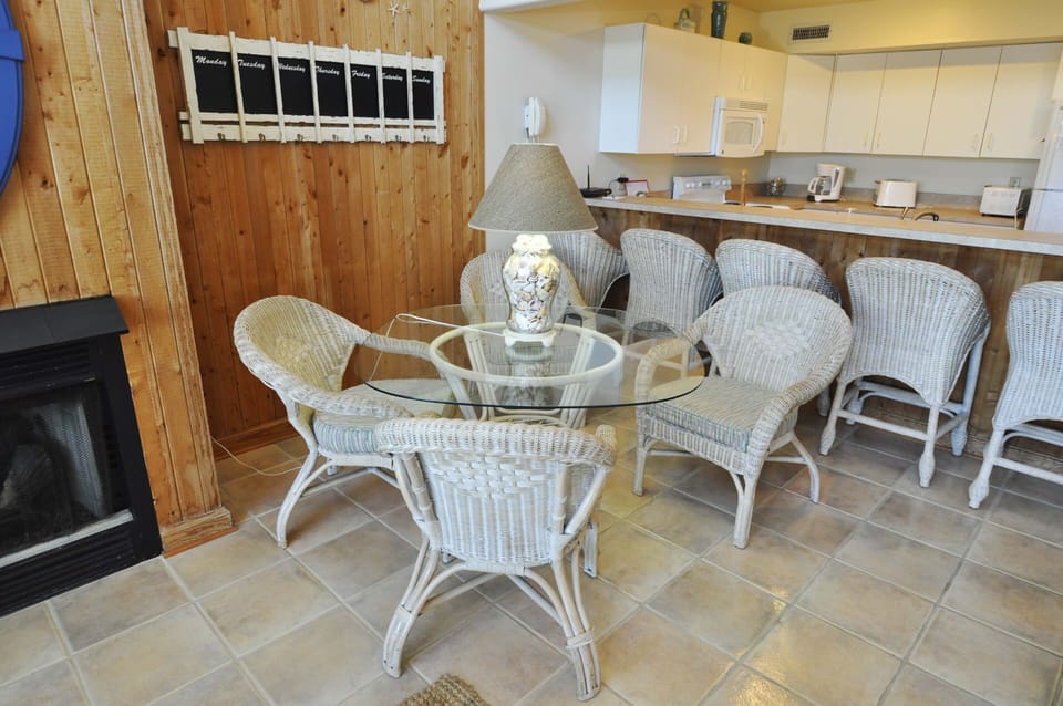 Dining Area, First Floor. NO FIREPLACE.