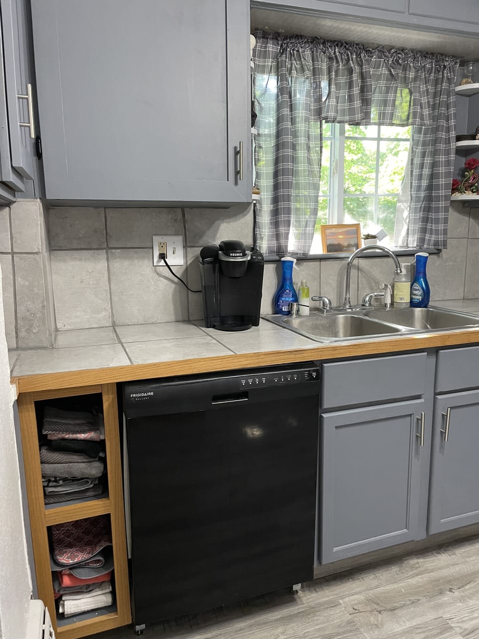 Kitchen with dishwasher and coffee maker 