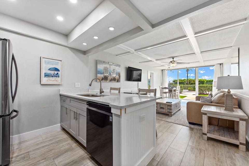 101 kitchen livingroom