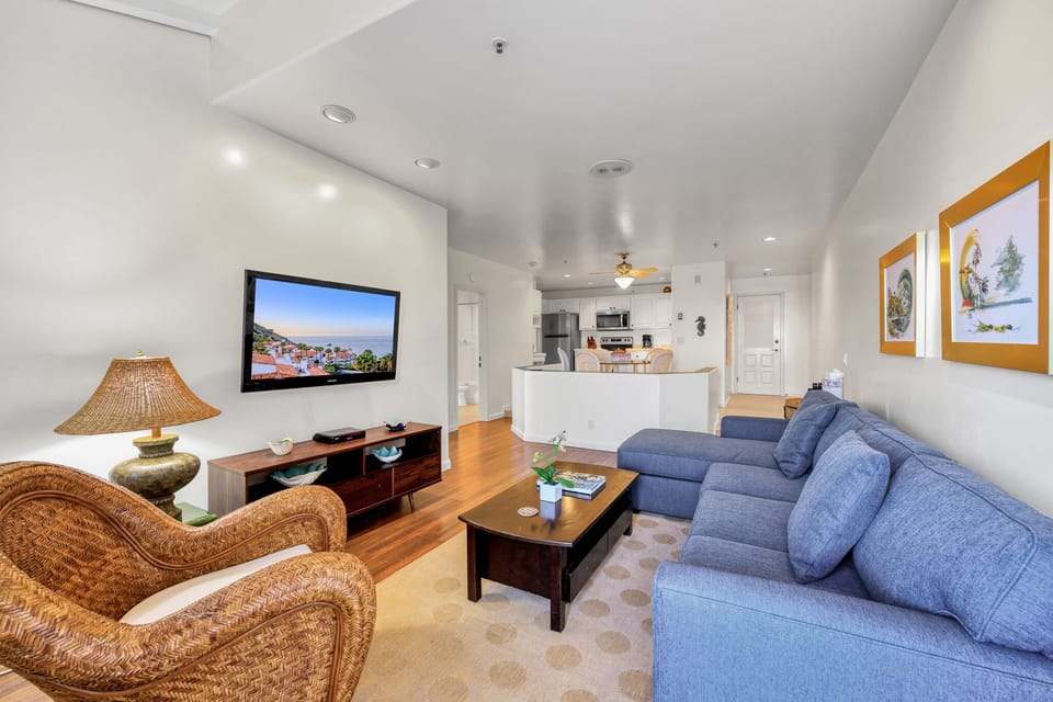 H157 - Living Room Area to Kitchen