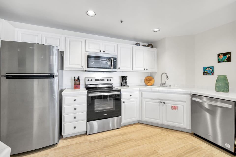 H157 - Kitchen Area