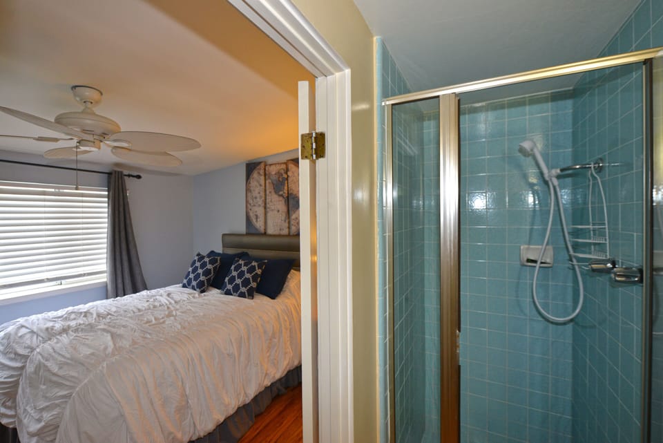 211CLU - Shower to Bedroom 2