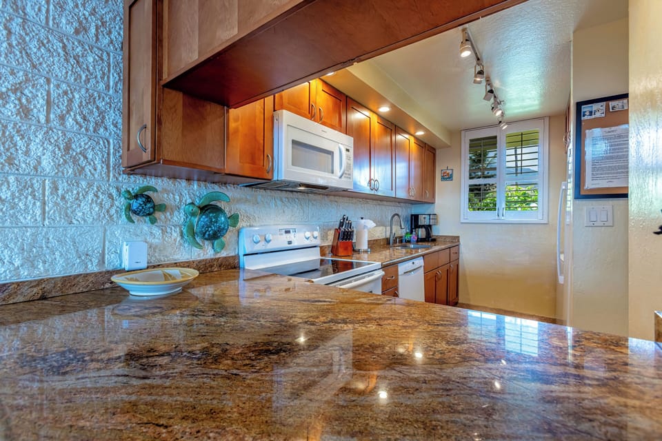Full kitchen and granite counters. There is a washer and dryer in the kitchen