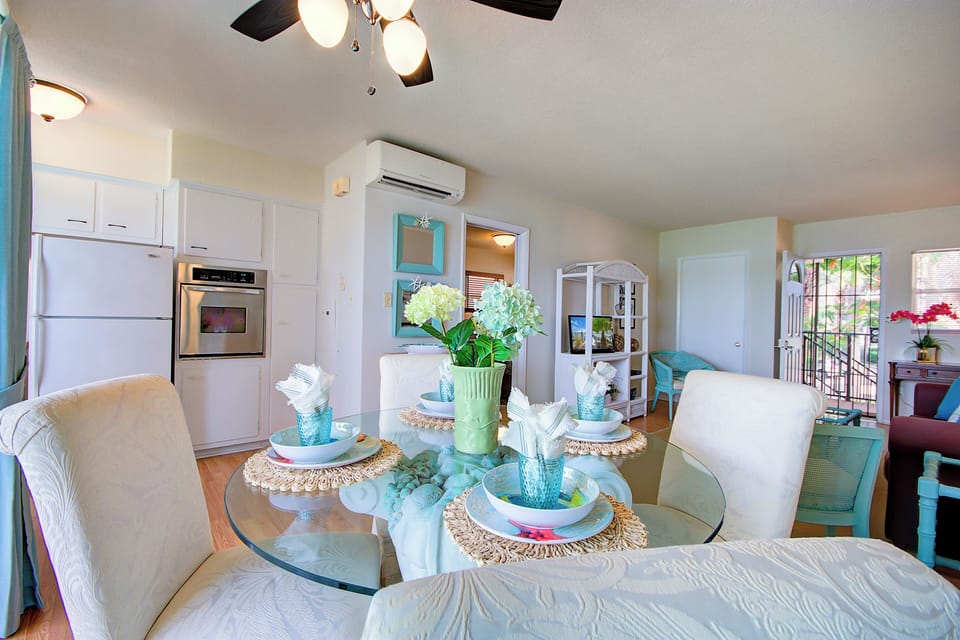 This cozy 1-bedroom retreat offers a laid-back “Old Florida” alternative to crowded hotels